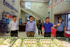 南安市政协主席黄华强带队调研石材机械辅料展