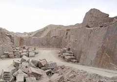 新疆和硕完成闭坑石材矿山环境恢复治理